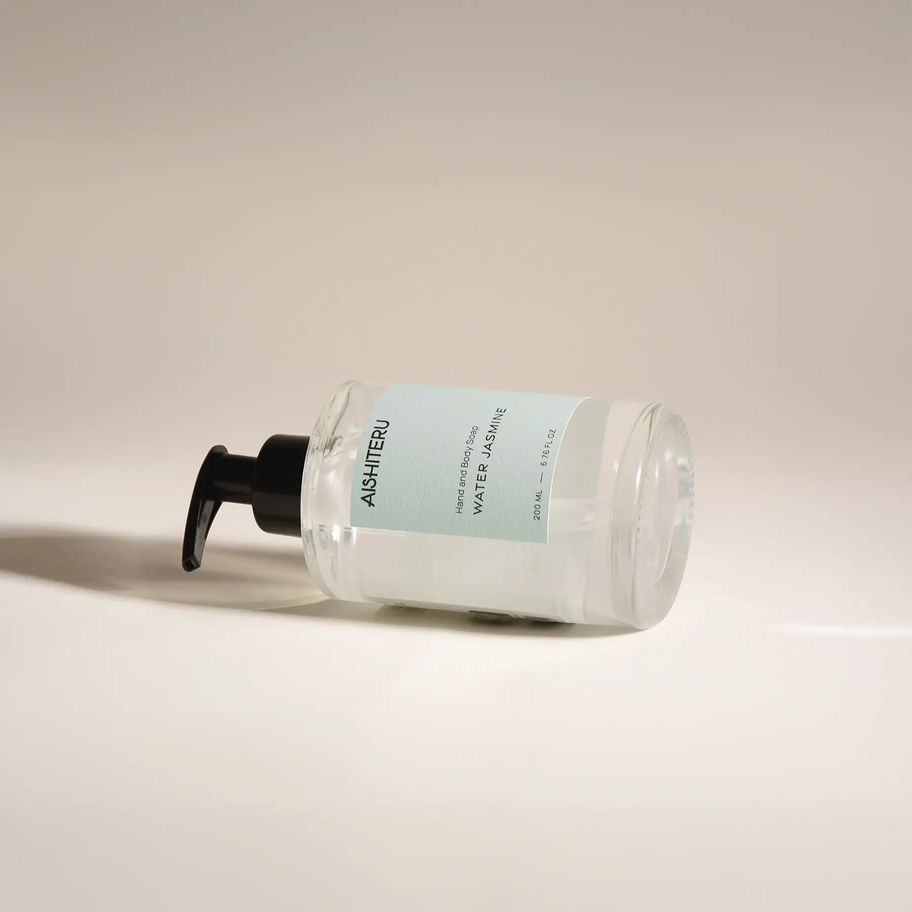 Flacon transparent de 200 ml du gel lavant AISHITERU avec étiquette élégante