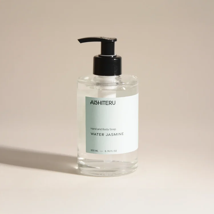 Flacon transparent de 200 ml du gel lavant AISHITERU avec étiquette élégante