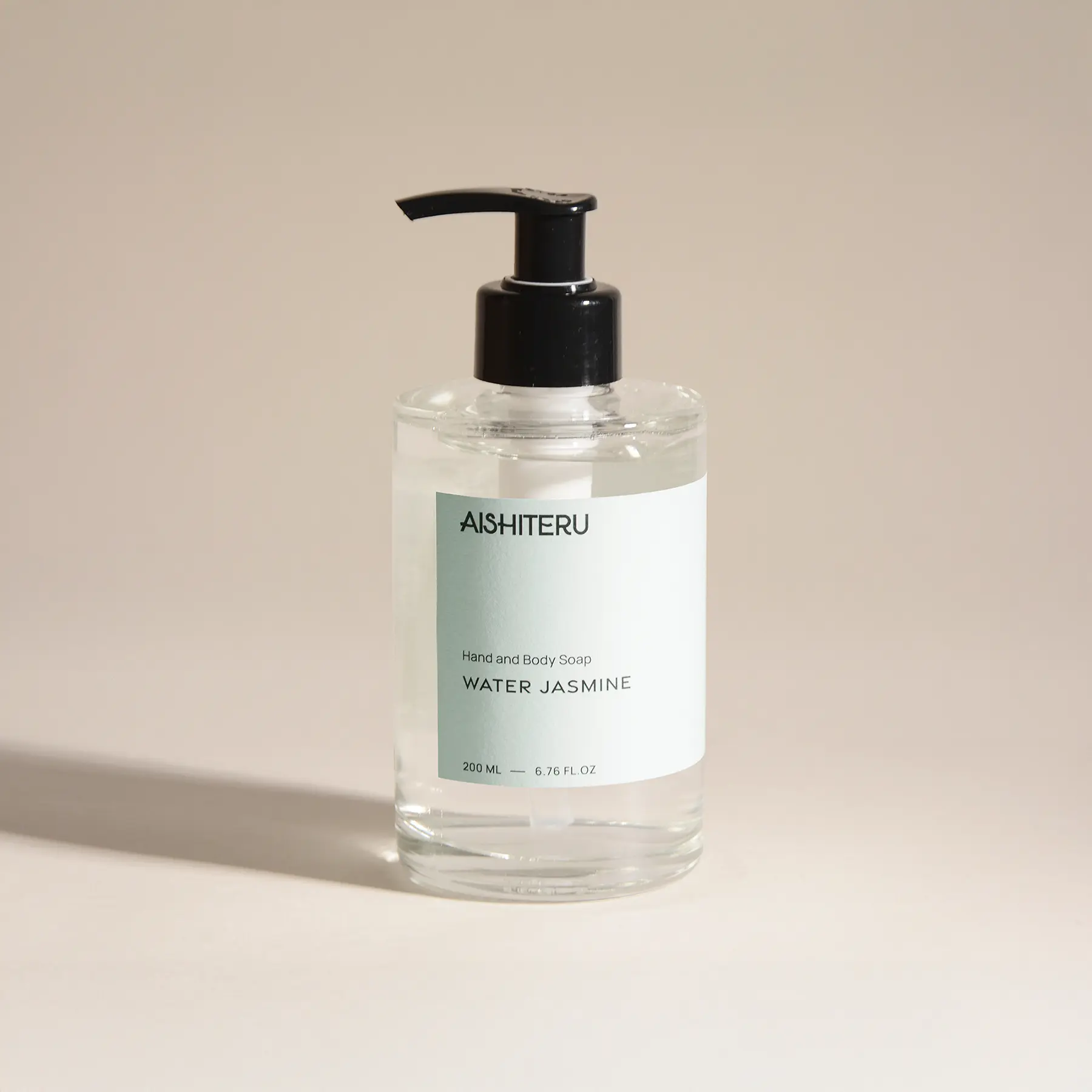Flacon transparent de 200 ml du gel lavant AISHITERU avec étiquette élégante